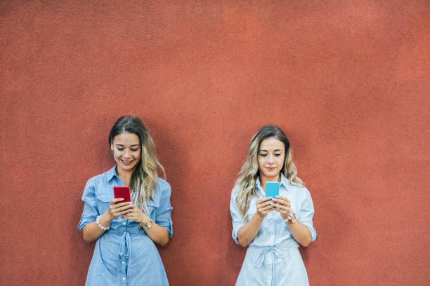 istock Twins texting in the city 831326296