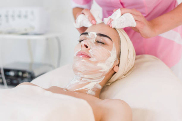 istock Facial mask removing at beauty salon 831404998