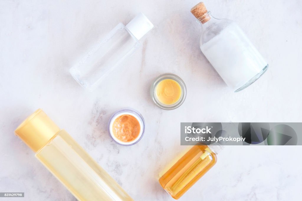 Produits de beauté naturels soins de la peau par dessus - Photo de Bouteille libre de droits