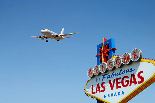 到着の飛行機ですばらしいへようこそラスベガスのサイン - welcome to fabulous las vegas sign 写真 ストックフォトと画像