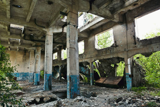 istock Big abandoned warehouse with columns, ruined walls 831453184