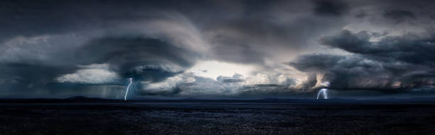 gewitter in einer großen wüste (tag) - dramatic sky flash stock-fotos und bilder