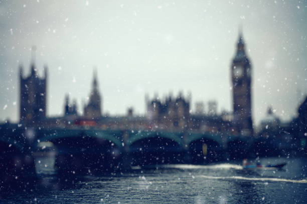 istock Christmas snow in London 831481896