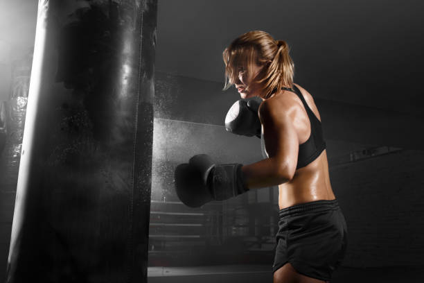 istock KIKBOXING GIRL 831493554