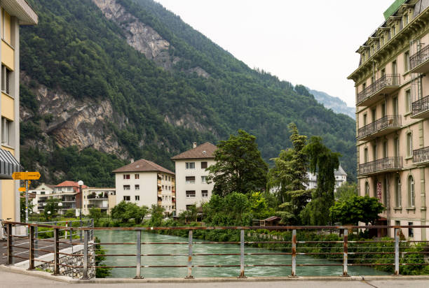 río aar interlaken suiza - interlaken switzerland aare river house fotografías e imágenes de stock