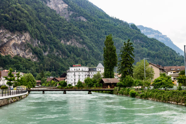 río aar interlaken suiza - interlaken switzerland aare river house fotografías e imágenes de stock