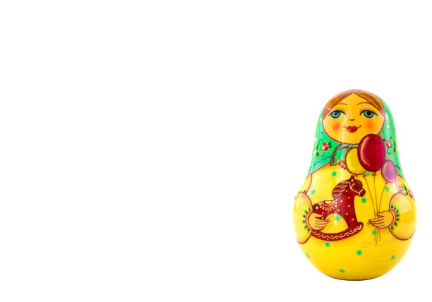 matryoshka 인형; 러시아 인형, 흰색 배경에 고립 - doll russian nesting doll nested family 뉴스 사진 이미지