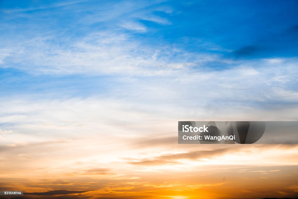 Coucher de soleil, lever du soleil avec les nuages, les rayons lumineux et autres effets d'ambiance - Photo de Ciel libre de droits
