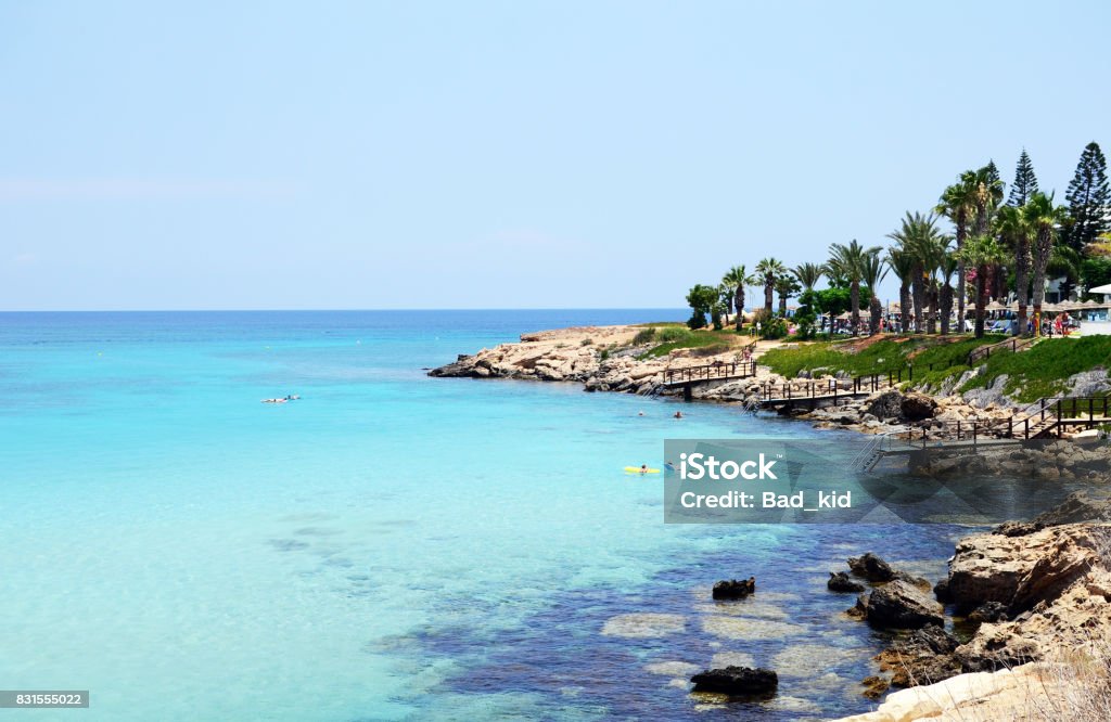 Praia de Baía de Figueira, Protaras, Chipre - Foto de stock de Figueira royalty-free