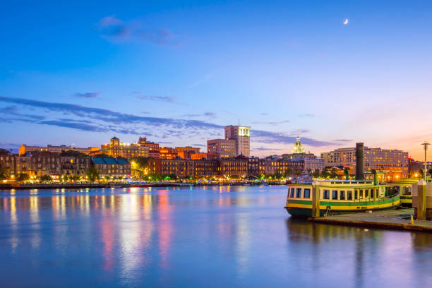 Historic District waterfront of Savannah, Georgia Historic District waterfront of Savannah, Georgia USA at twilight savannah stock pictures, royalty-free photos & images