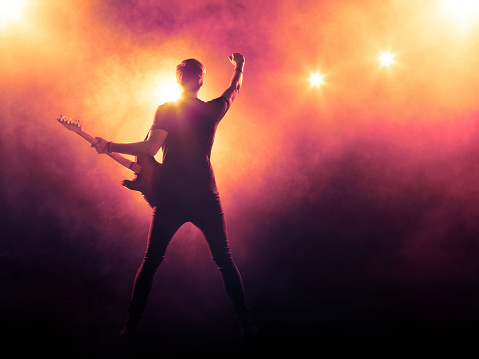 Guitarrista guitarra en el escenario photo