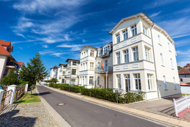 ferienwohnungen an der ostsee - urban villa stock-fotos und bilder