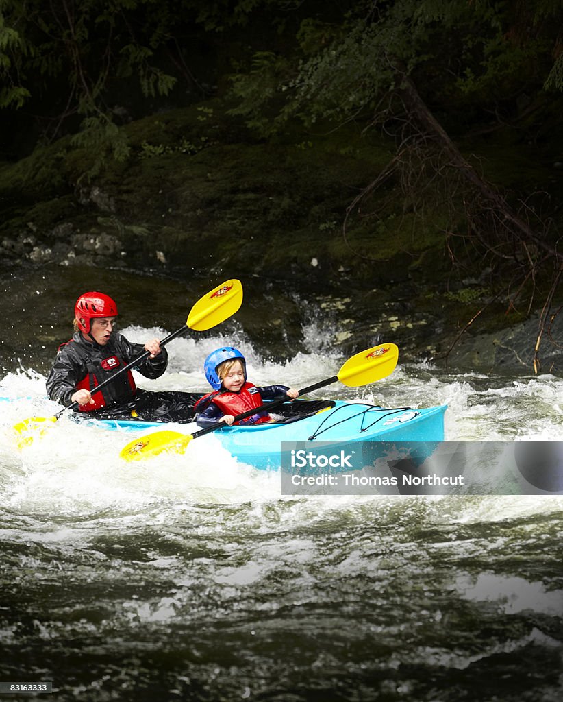 Father and son kayaking through rapids. - Royalty-free Kajakken Stockfoto