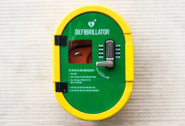 Photo of Emergancy defribulator mounted on an outside wall