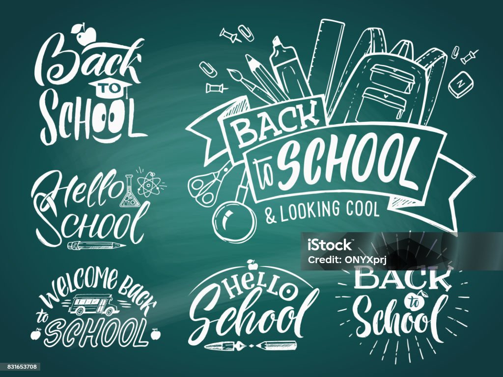 Vintage emblema para escolares y universitarios. Bienvenido a la escuela. Palabras de la escritura de vector mano - arte vectorial de Comienzo del año escolar libre de derechos