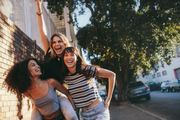 Juegos De Vestir Amigas - Banco de fotos e imágenes de stock - iStock Juegos De Vestir Amigas - Banco de fotos e imágenes de stock - iStock