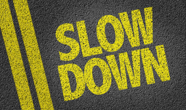 スローダウン - slows ストックフォトと画像