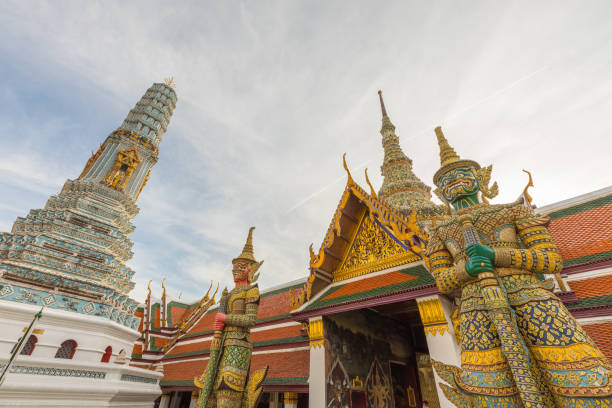 wat phra kaew temple - bangkok province photography construction architecture imagens e fotografias de stock