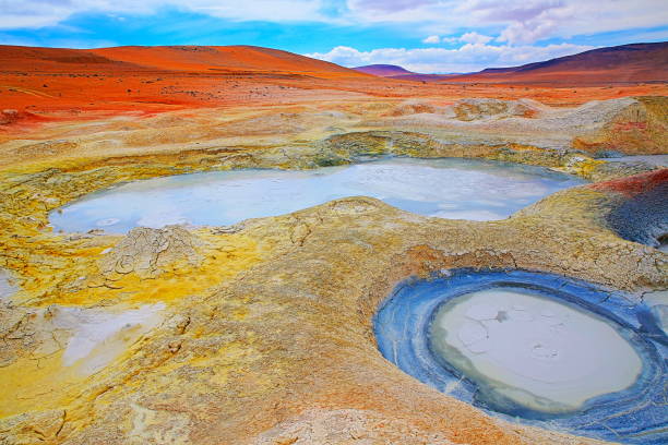 극적인 풍경: tatio 간헐천, 목가적인 아타 카마 사막 대초원, 화산 풍경 파노라마-산 페드로 데 아타 카마, 칠레, bolívia와 아르헨티나 국경 - valley ecuador mountain landscape 뉴스 사진 이미지