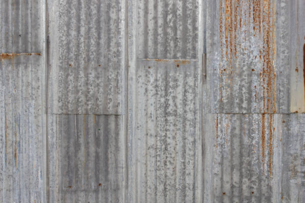 старая металлическая текстура крыши листа. узор из старого металлического листа. - corrugated iron tin rusty metallic стоковые фото и изображения