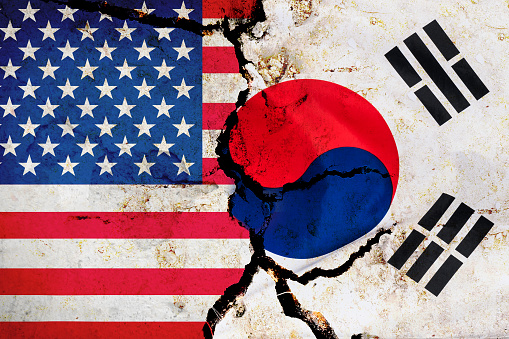 Using the split effect to express the relationship between United States and the South Korea _ graphic concept