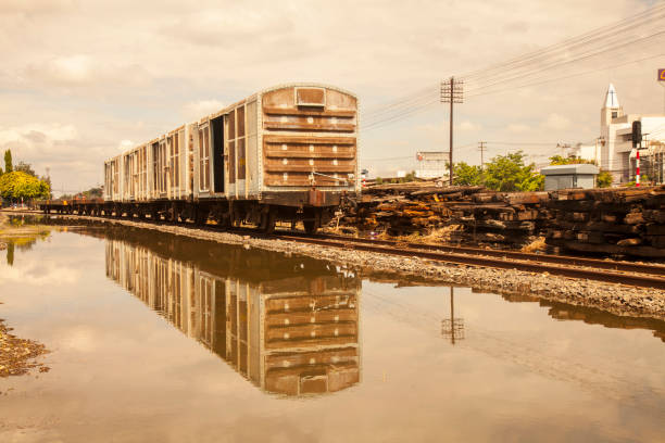The old train Park waiting for repair, there is a lot of, Waiting for repair.
