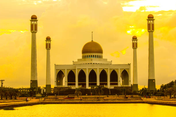 istock Mosques ,wonderful Muslim temple 832043096