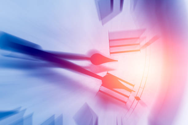 часы время с зумом движения размытия движущихся пройти фокус быстрой скорости бизнес-час концепции. - zoom blur стоковые фото и изображения