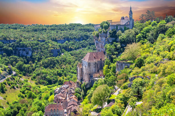 rocamadour. view of lot rock. occitania - lot imagens e fotografias de stock