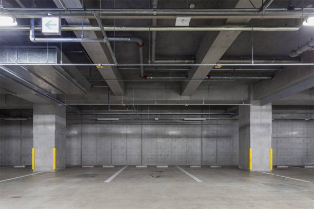 parc de stationnement souterrain intérieur - concrete driveway cement construction photos et images de collection