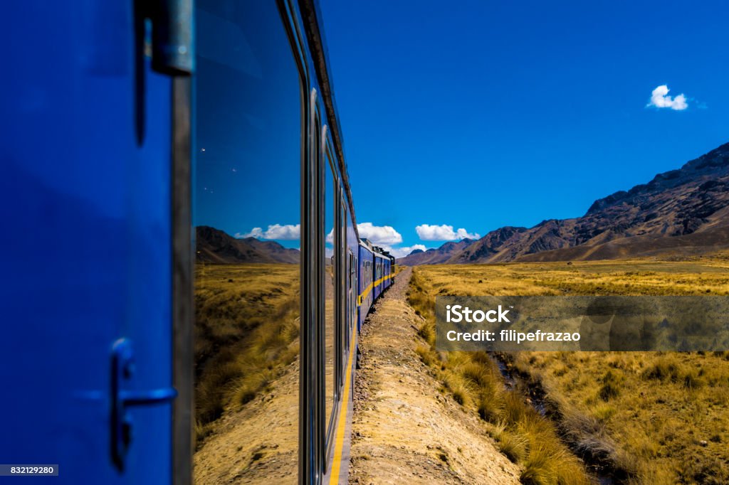 Vistas desde el tren entre Cusco y Puno, Perú - Foto de stock de Perú libre de derechos
