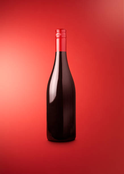 красное вино бутылка цвет фон - bottle wine red blank стоковые фото и изображения