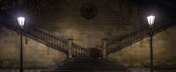 charles bridge stairwell at night prague - ponte charles imagens e fotografias de stock