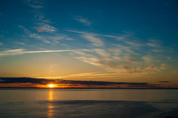 kolorowy zachód słońca nad oceanem - grand manan island zdjęcia i obrazy z banku zdjęć