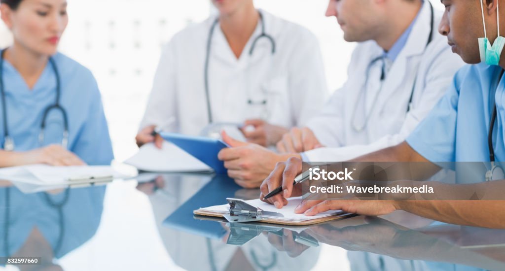 Ärzte in einer Besprechung im Krankenhaus - Lizenzfrei Arzt Stock-Foto