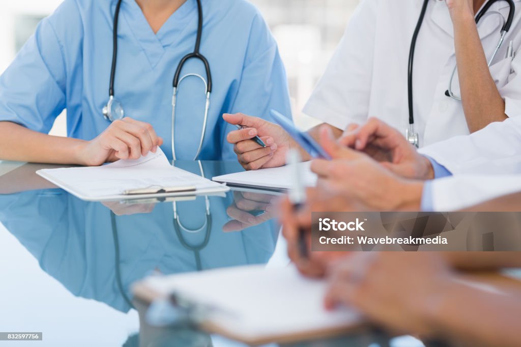 Ärzte in einer Besprechung im Krankenhaus - Lizenzfrei Gesundheitswesen und Medizin Stock-Foto