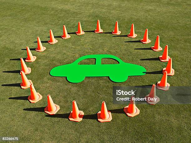 Recorte De Carro Rodeada Por Cones De Trânsito - Fotografias de stock e mais imagens de Proibido - Proibido, Energia sustentável, República da África do Sul