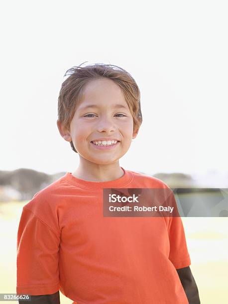 Foto de Sorridente Jovem Rapaz e mais fotos de stock de 6-7 Anos - 6-7 Anos, Autoconfiança, Cabelo Castanho