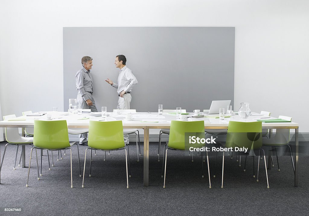 ビジネスマンの仕事のコンファレンスルーム - 緑色のロイヤリティフリーストックフォト