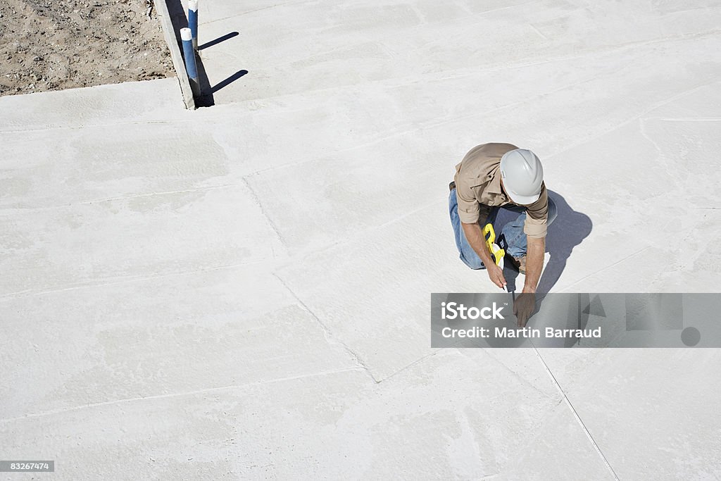 Builder travaillant au chantier de construction - Photo de Mètre à ruban libre de droits