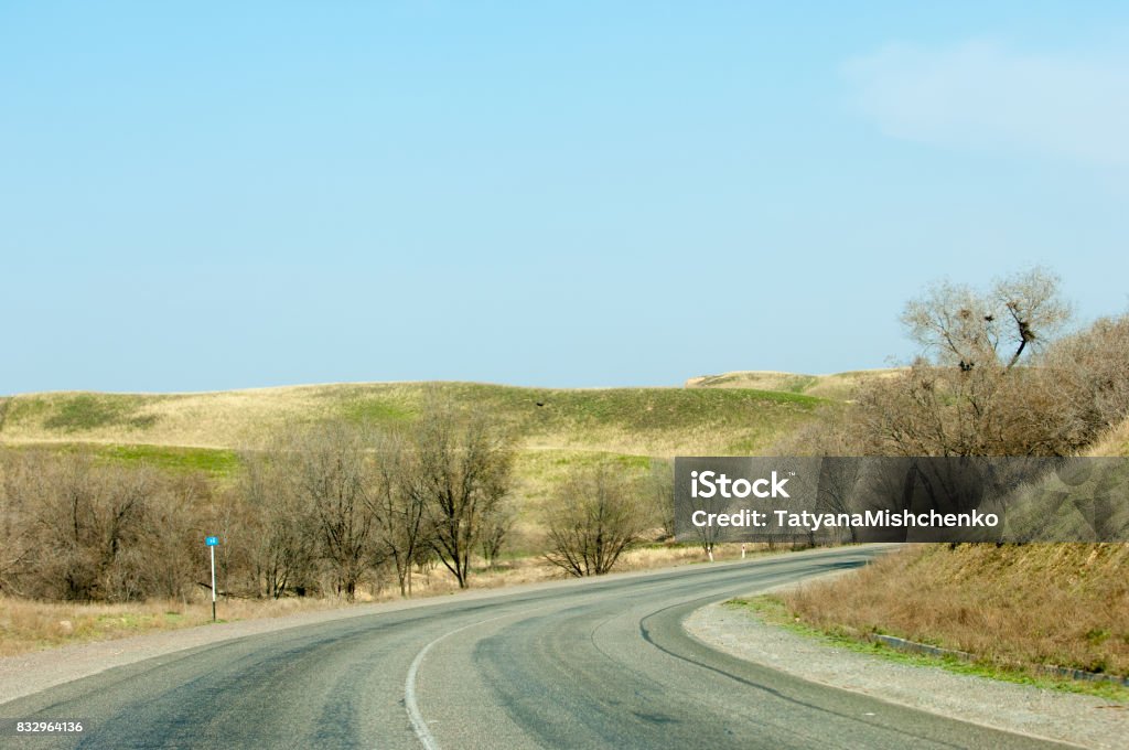Venkovská silnice na jaře - Bez autorských poplatků Cestování - Témata Stock fotka Venkovská silnice na jaře - Bez autorských poplatků Cestování - Témata Stock fotka