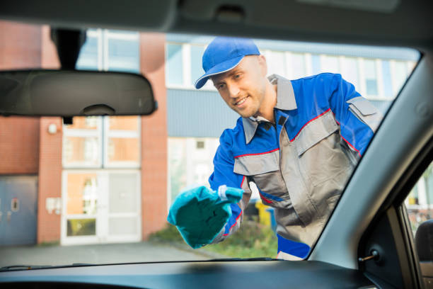 istock Man Cleaning Car Window With Cloth 832990616