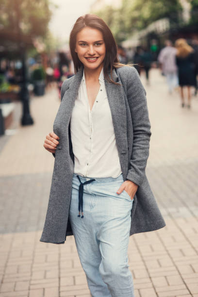 istock City girl 833004530