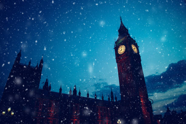 istock Christmas snow in London 833006360
