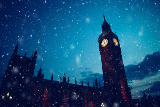 рождественский снег в лондоне - london england christmas snow winter стоковые фото и изображения