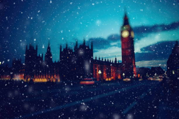 istock Christmas snow in London 833006602