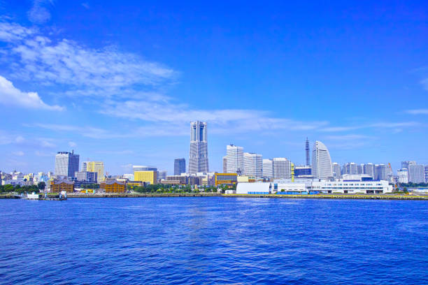 full view of yokohama minato mirai in summer - landmark tower tokyo prefecture japan asia imagens e fotografias de stock