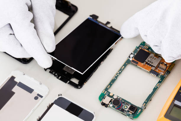 istock Person Fixing Damaged Screen On Mobile Phone 833057766