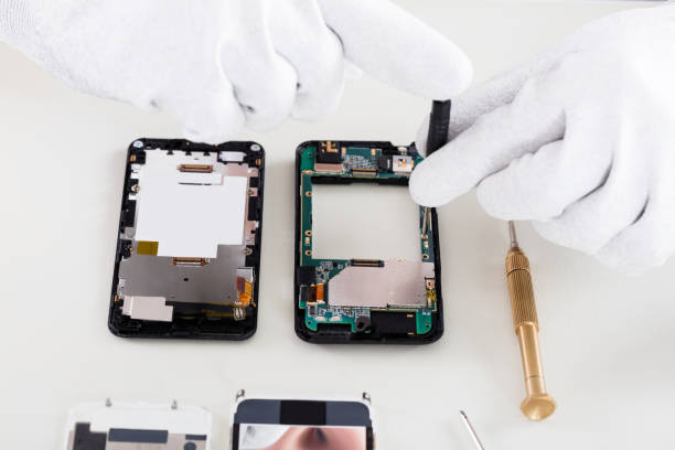 istock Person's Hand Repairing Cellphone 833057850