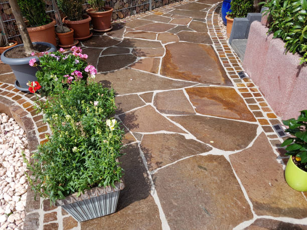 istock Garden path, natural stone, porphyry 833061588